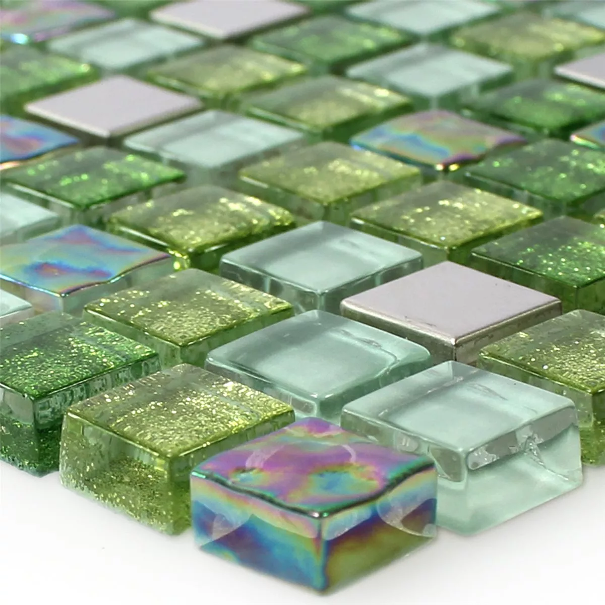 Muster von Mosaikfliesen Glas Edelstahl Grün Mix