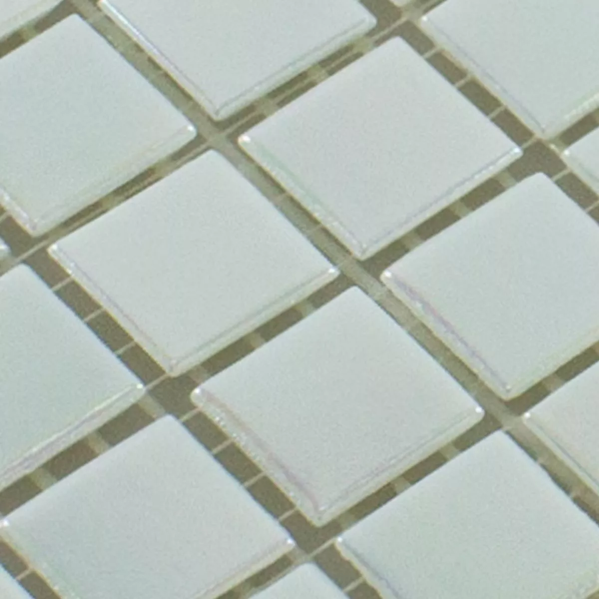 Muster von Glasmosaik Perlmutteffekt Ingolstadt Weiß Quadrat 