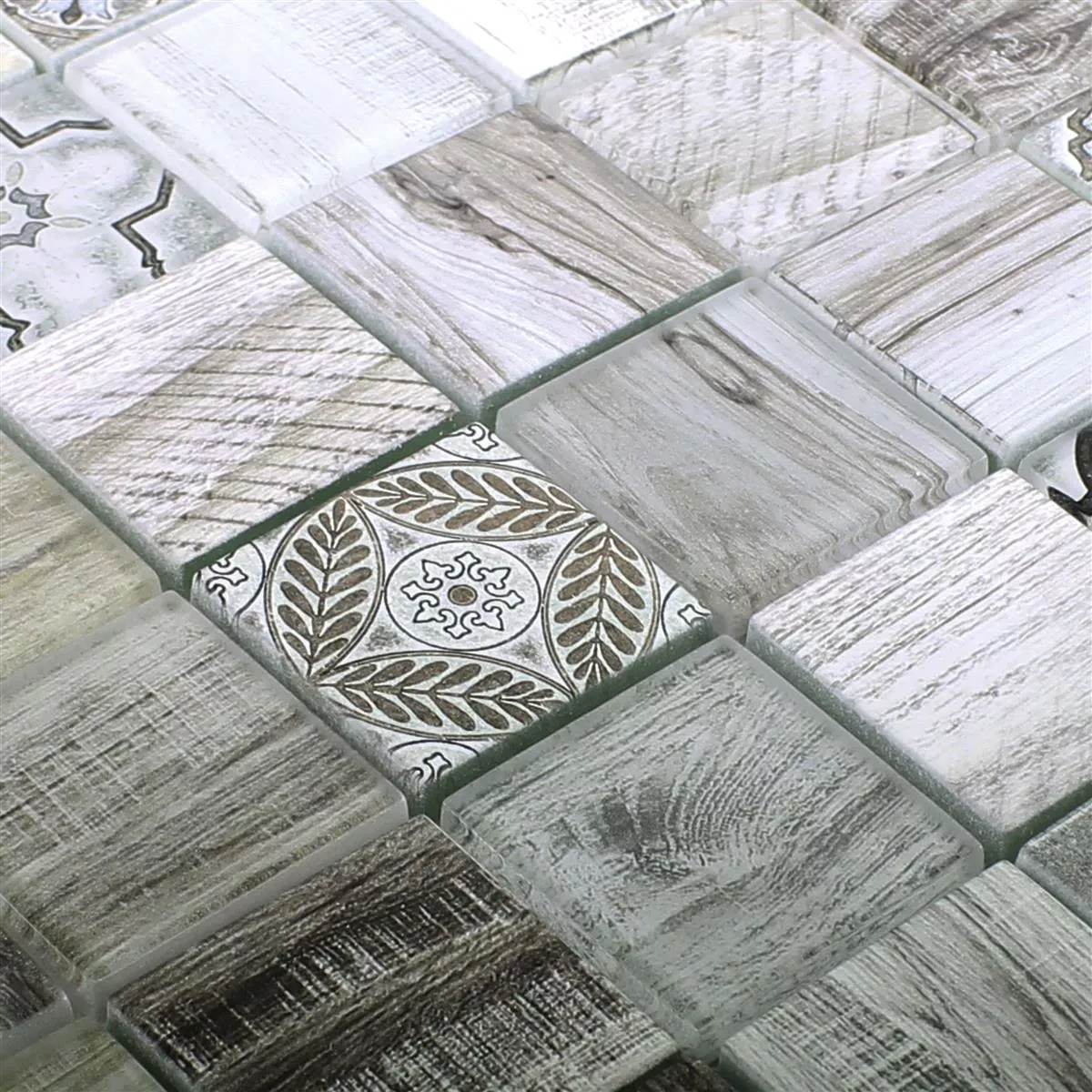 Muster von Glasmosaik Fliesen Holzoptik Makarska Beige
