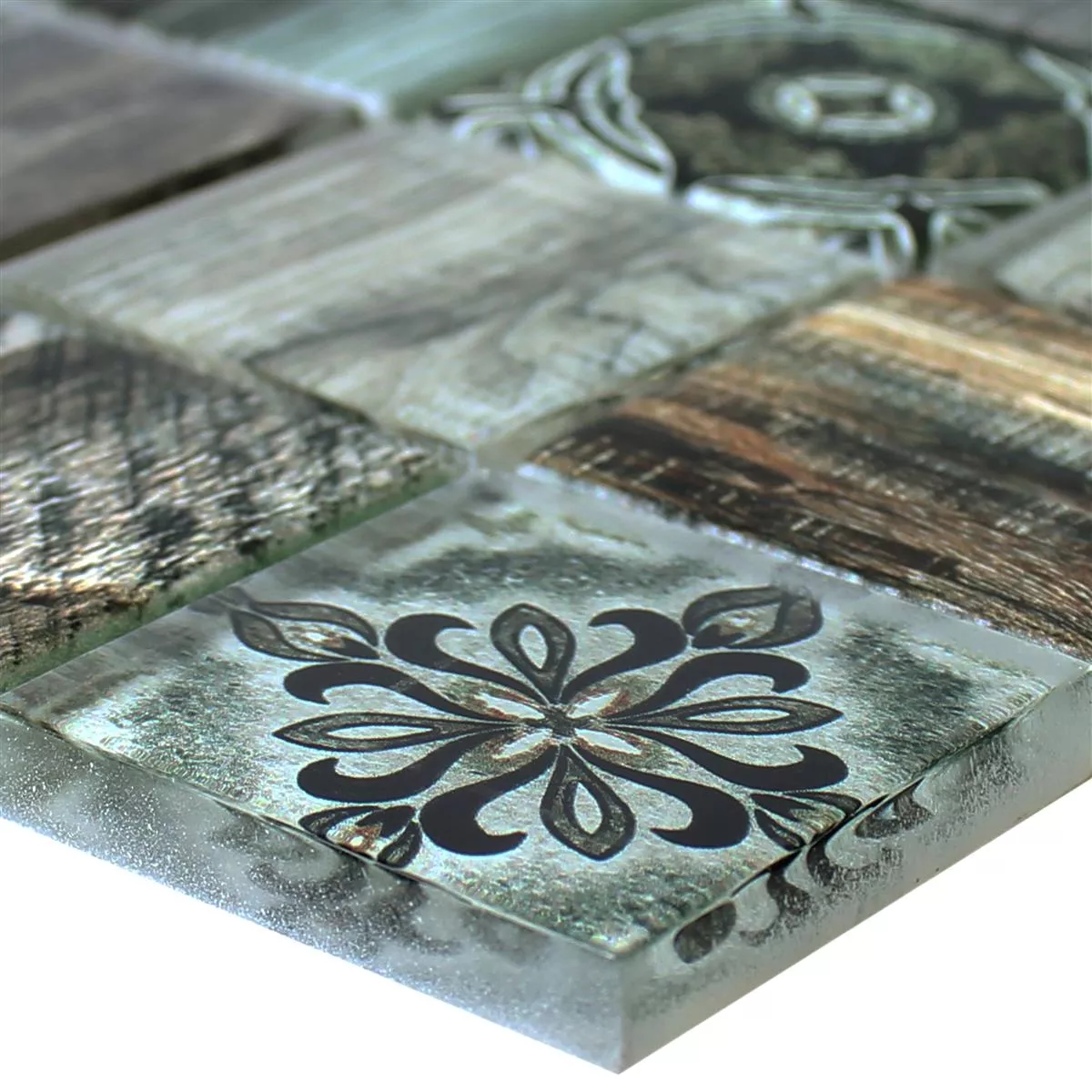 Muster von Glasmosaik Fliesen Holzoptik Makarska Braun Grün