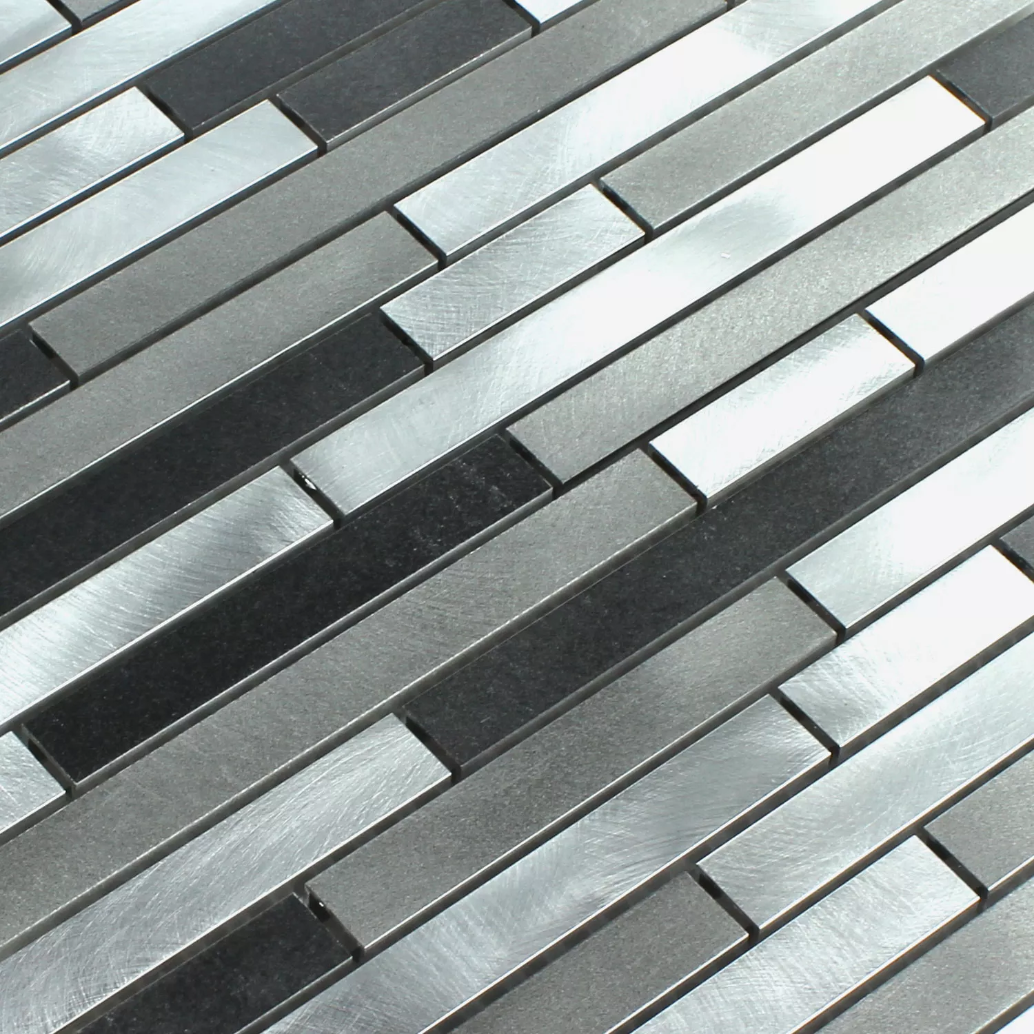 Muster von Mosaikfliesen Aluminium Metall Schwarz Silber Mix