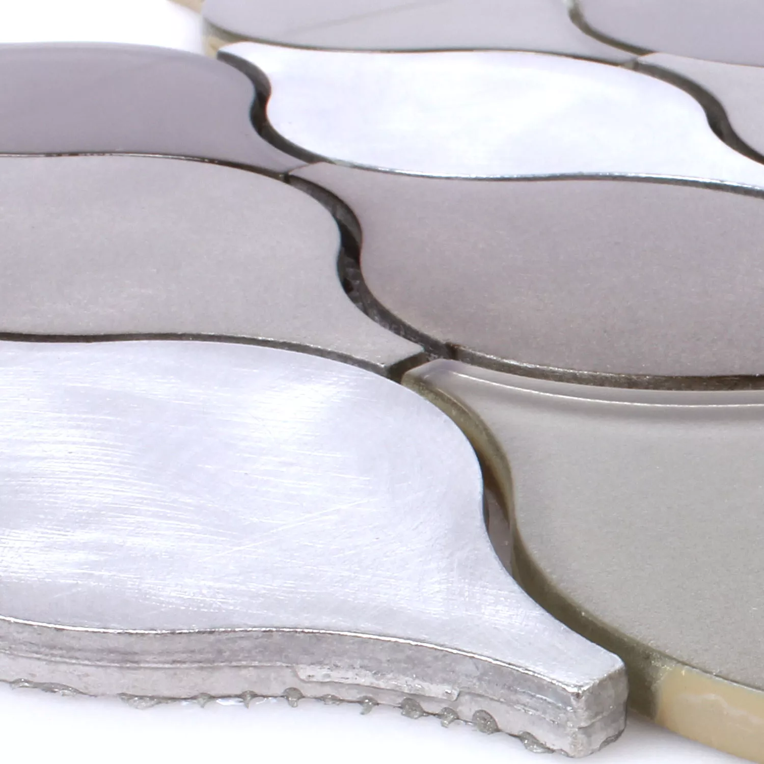 Muster von Mosaikfliesen Glas Aluminium Eliza Braun Silber