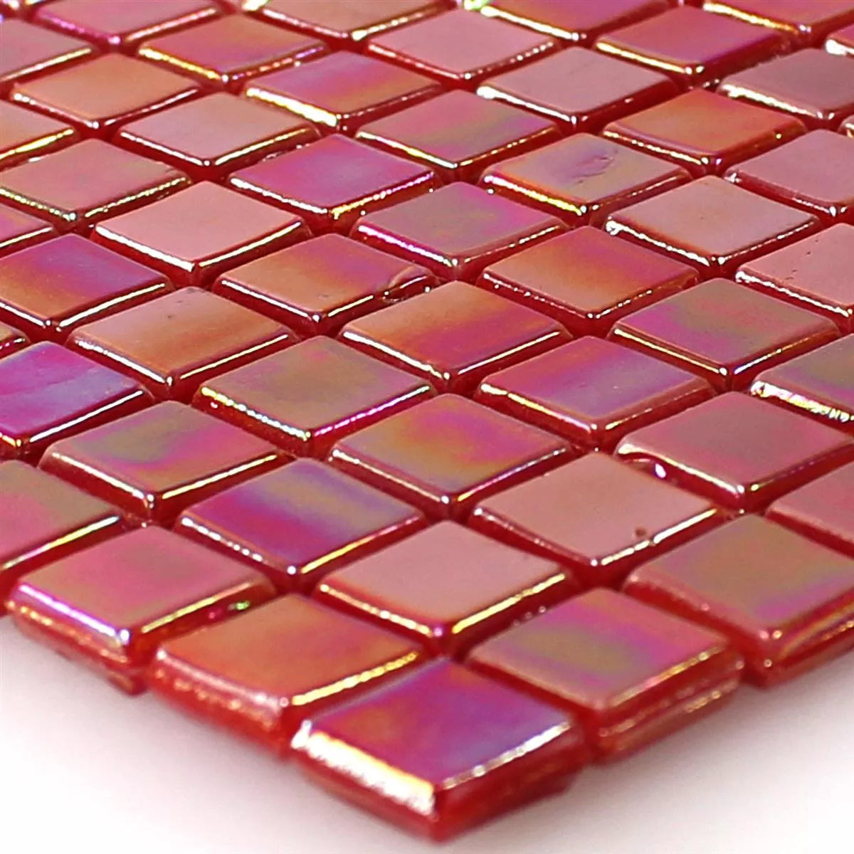 Muster von Glasmosaik Fliesen Perlmutt Effekt Rot