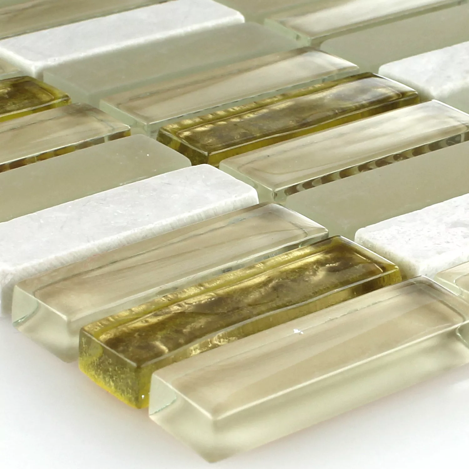 Muster von Mosaikfliesen Glas Marmor Weiß Gold Mix