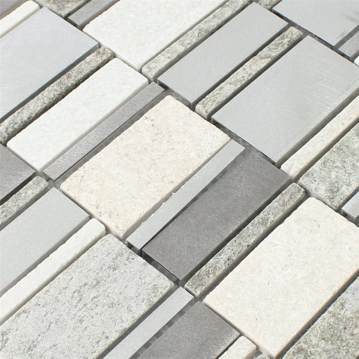 Muster von Mosaikfliesen Quarzit Aluminium Silber Mix