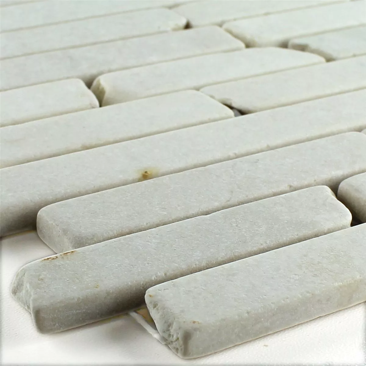 Muster von Mosaikfliesen Marmor Botticino Brick