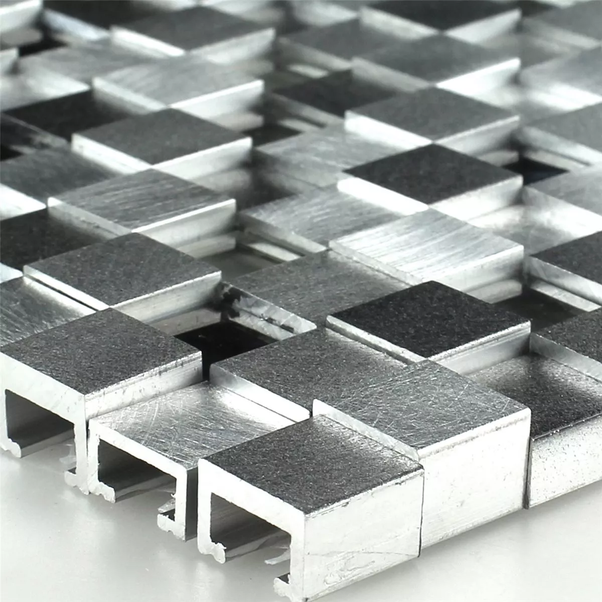 Muster von Mosaikfliesen Aluminium Glas D Design Black Mix