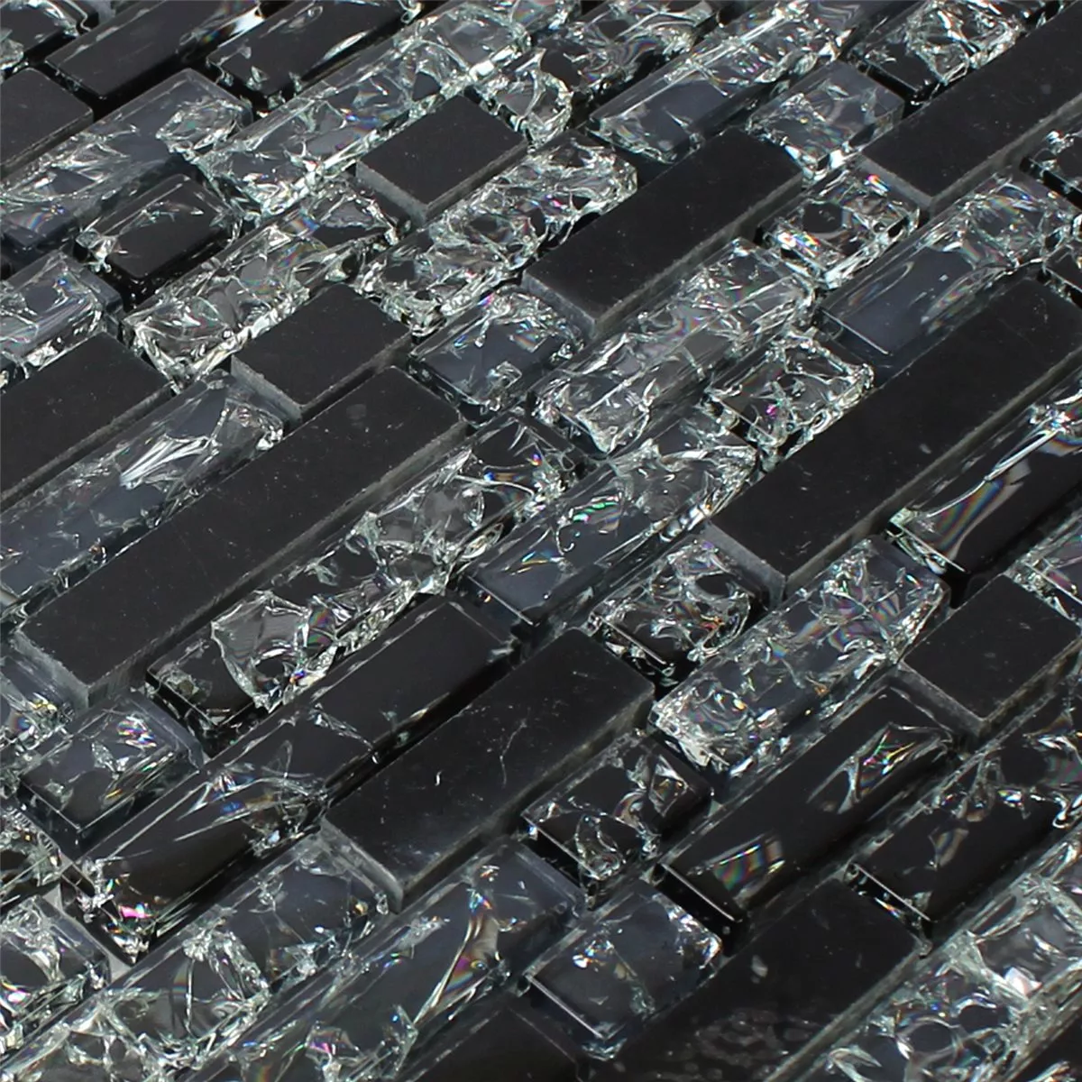 Muster von Mosaikfliesen Glas Naturstein Verbund Bruchglas Schwarz