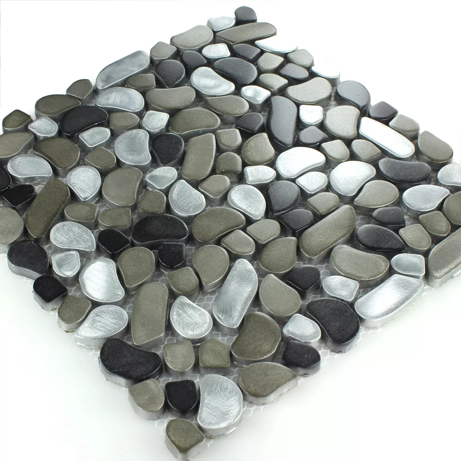 Muster von Mosaikfliesen Edelstahl Flusskiesel Design Black Silver