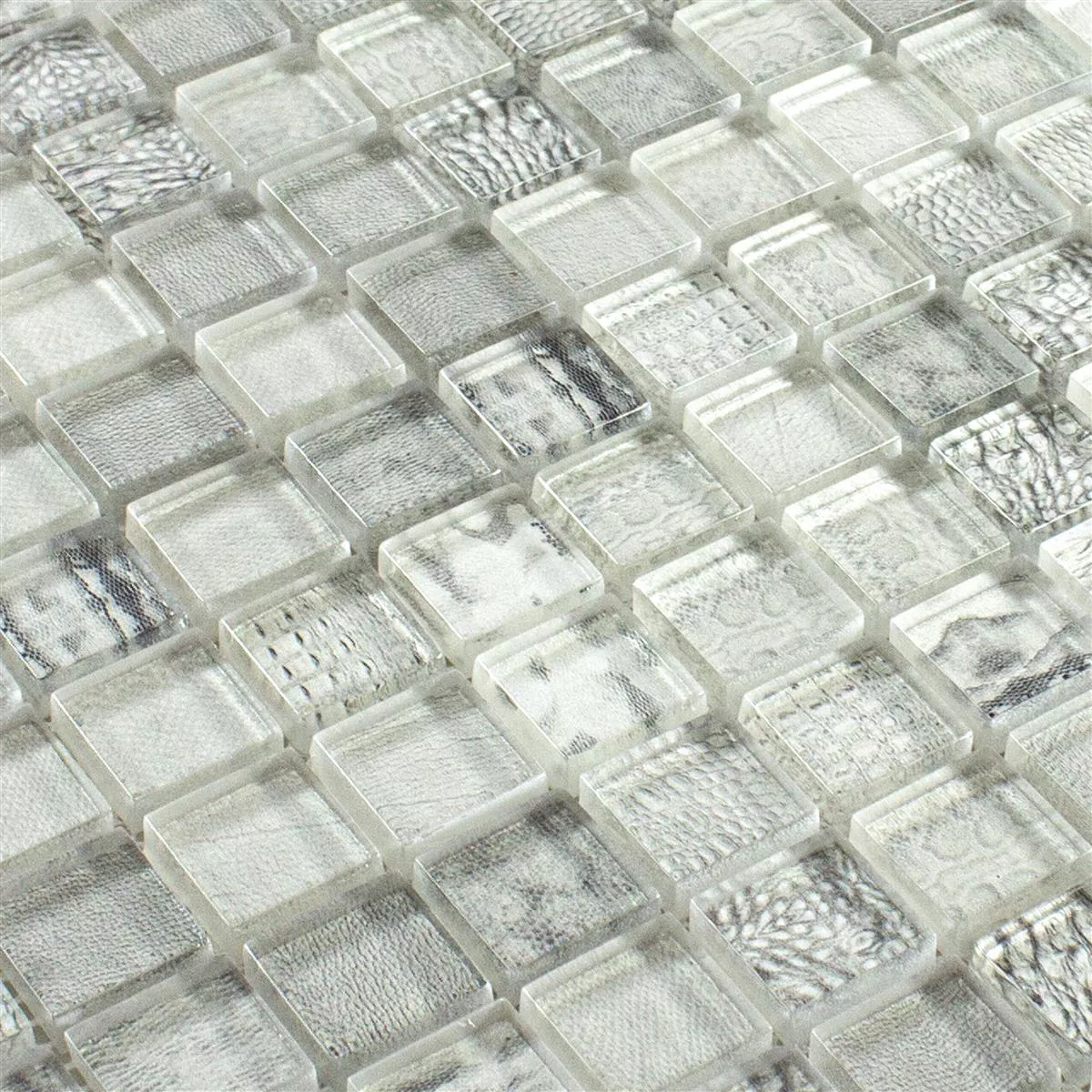 Muster von Glasmosaik Fliesen Python Hellgrau 23