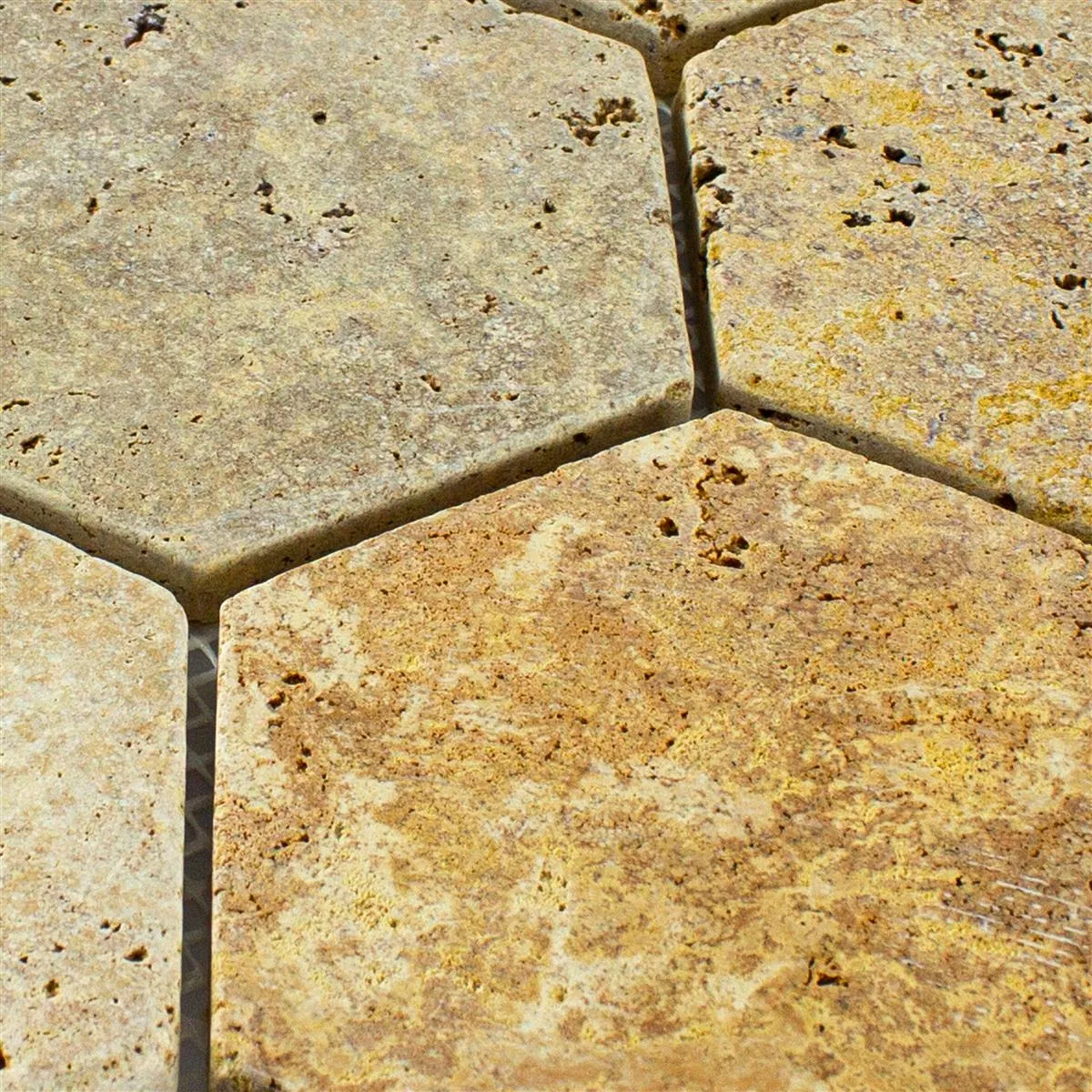 Muster von Travertin Naturstein Mosaikfliesen Mercado Sechseck Gold